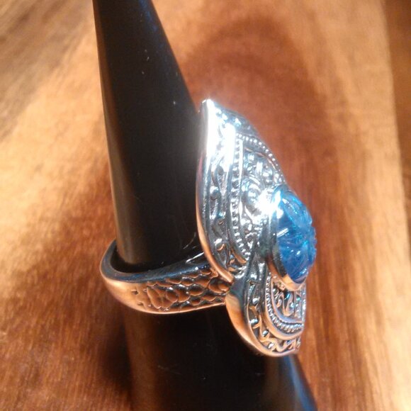 Indian Artistry Tanzanite Sterling Silver Carved Filigree Ring (Size 6) - Picture 7 of 16